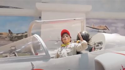  الطفلة بسملة محمد: سعيدة بركوب الطائرة العسكرية والرئيس السيسي حقق لي أمنيتي