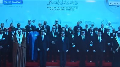 السيسي يلتقط الصورة التذكارية بالمنتدى العالمي للتعليم العالي والبحث العلمي