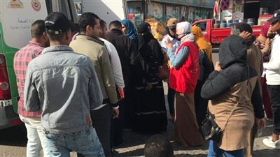 إقبال المواطنين لتلقي لقاح كورونا بالفرق الطبية المتنقلة بالغردقة │ صور