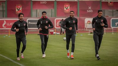 مران الأهلي.. يانكون ميشيل يقود تدريبات متنوعة لحراس المرمى