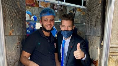 السفارة الكندية تأخذ جولة في مطاعم الفول والطعمية بالقاهرة