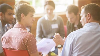 العلاج بالفن والتحرر من الضغوط والصدمات.. ورشة جديدة تقدمها مكتبة الإسكندرية