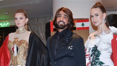 هاني البحيري يدعم أمن وسلام مصر ولبنان بفستانين تحمل علمي البلدين | صور