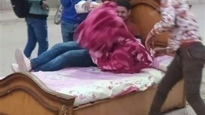 القصة الكاملة لضبط شخصين لتصويرهما فيديو غنائي على سرير في شارع بالدقهلية
