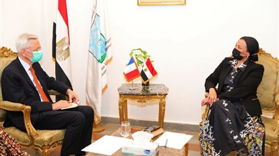 وزيرة البيئة تبحث مع السفير الفرنسي التعاون المشترك واستضافة مصر لمؤتمر المناخ