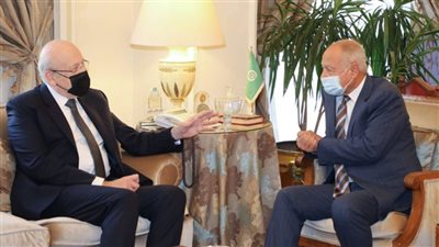 أبو الغيط يستقبل رئيس الوزراء اللبناني بمقر الجامعة العربية