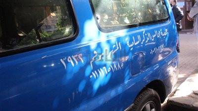 وصول جثمان والدة شافكي المنيري إلى مسجد مصطفى محمود لأداء صلاة الجنازة | صور 