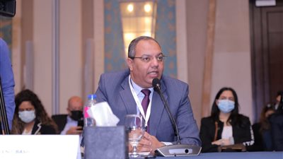 رجال الأعمال: توفير بيئة تشريعية متكاملة يدعم فكرة المطور الصناعي