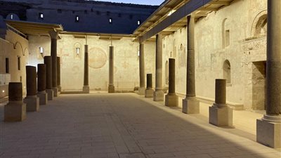 الآثار تعلن الانتهاء من تركيب مظلة لحماية الرسوم الجدارية بالدير الأحمر بسوهاج | صور