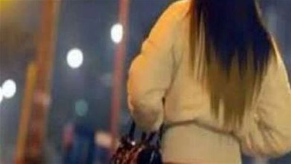 تفاصيل خروج فتاة