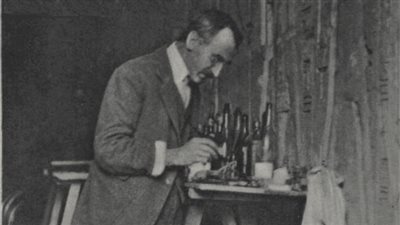 ما هو دور الكيميائي ألفريد لوكاس في اكتشاف مقبرة توت عنخ آمون؟