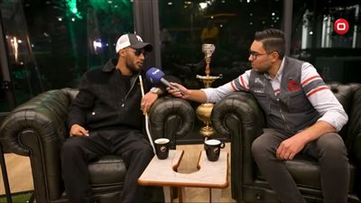 واقعة غريبة لم تحدث من قبل.. محمد رمضان يظهر في لقاء تلفزيوني بالعراق يدخن الشيشة 