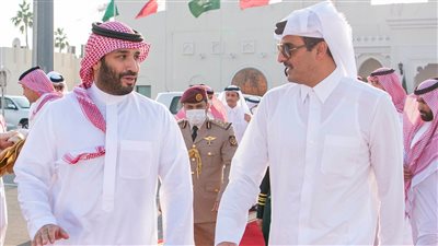 قطر والسعودية تؤكدان عزمهما تعزيز التعاون في جميع القضايا السياسية