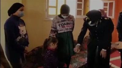 الداخلية توزع الهدايا على الأطفال الأيتام بدار الرعاية المتكاملة بالعريش