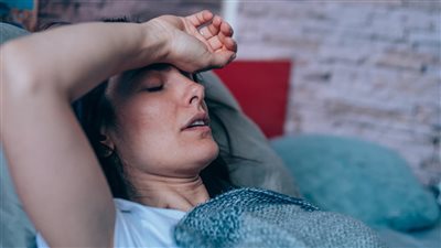 السيطرة على الأمراض الأمريكي: ثلاثة أرباع المطعمين ضد كورونا أصيبوا بـ أوميكرون لكن بأعراض بسيطة | بث مباشر 