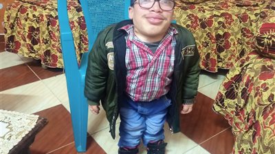 واجهت التنمر ودخلت كلية الحقوق.. أشهر قصير قامة في المنيا يتحدث لـ القاهرة 24 عن معاناته | صور وفيديو