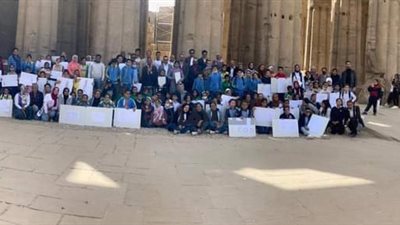 ورشة لتعليم الأطفال فن الرسم بمعبد الأقصر ضمن احتفالات الفنون الجميلة باليوبيل الفضي