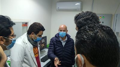 وكيل الصحة بالشرقية يتفقد سير العمل بمستشفى منيا القمح المركزي