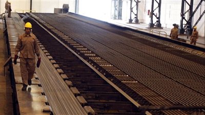  الحكومة تعيد فرض رسوم إغراق على استيراد حديد التسليح