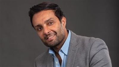 بعد تجاهل شقيقته له.. وائل عبد العزيز يدعم شيرين عبد الوهاب: متزعليش كله بيعدي 