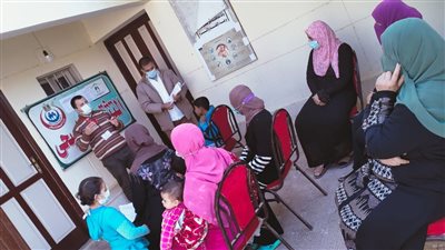 الكشف على 1500 مريض بقرية الرياض في الشرقية | صور