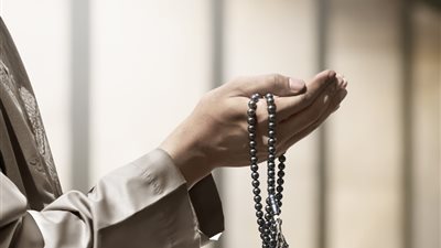 السجود واليقين.. كيف يستجاب الدعاء.. إليك أهم أسراره