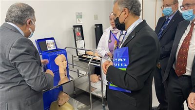 وفد من الكلية الملكية للأطباء والجراحين بجلاسكو يزور جامعة الجلالة