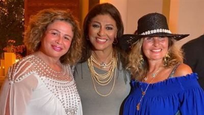 يسرا وإلهام شاهين تشاركان هالة صدقي لحظة الدعاء لها في مكة.. والأخيرة تشكرهما