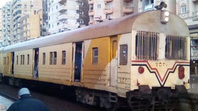 بعد توقف قطار أبو قير.. غضب سكندري بسبب الزحام واستغلال سائقي الميكروباص 