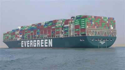 السفينة إيفر جيفن تصل إلى البحيرات المرة متجهة لبورسعيد