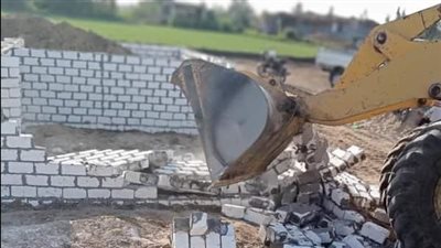 رفع 132 إشغال طريق وإزالة 10 حالات تعد على الأراضي بالبحيرة