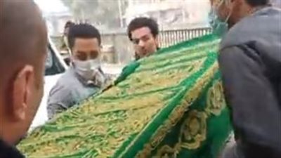 انتهاء صلاة الجنازة على الفنان الراحل محمد عبد الحليم