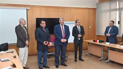 رئيس جامعة الفيوم: مركز تنمية القدرات يؤهل أعضاء التدريس لتولي مناصب عُليا