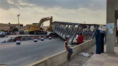 لحظة سقوط كوبري مشاة بأكتوبر | فيديو