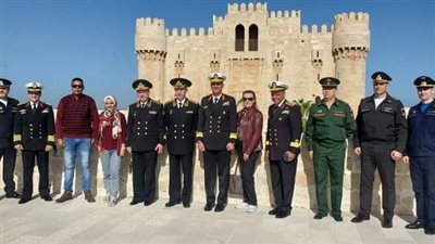 وفد القوات البحرية الروسية يزور قلعة قايتباي بالإسكندرية 
