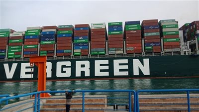 السفينة إيفرجيفن تصل إلى بورسعيد لاستكمال رحلتها في البحر المتوسط