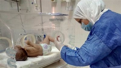 الصحة: 939 طفل مبتسر ثبت إصابتهم بأمراض وراثية بعد فحص 130 ألف حالة