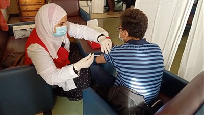 تطعيم 57 ألف طالب بالإعدادية والثانوية في الشرقية بلقاح كورونا | صور