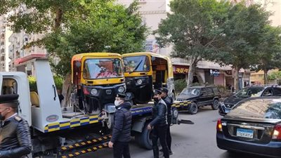 التحفظ على 11 توكتوك و8 سيارات دون لوحات خلال حملة بالإسكندرية