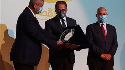 وزير الآثار يكرم الجهاز المركزي للتعمير لمساهمته في إحياء طريق الكباش