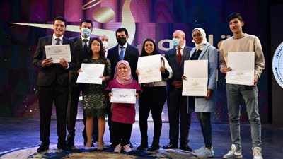 وزير الرياضة يكرم القائمين على تنظيم احتفالية قادرون باختلاف