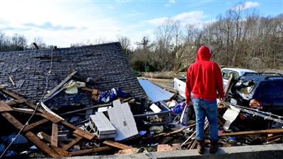 أعاصير مدمرة تقتل العشرات بولاية كنتاكي الأمريكية وتسوي مباني شركات بالأرض