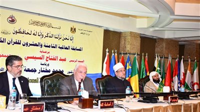 أسامة العبد يشيد بكتاب الكمال والجمال: نموذج في بيان الإبداع اللغوي بالقرآن الكريم