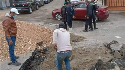 هبوط أرضي بشارع 23 يوليو في بورسعيد.. والمرور تغلق الطريق | صور