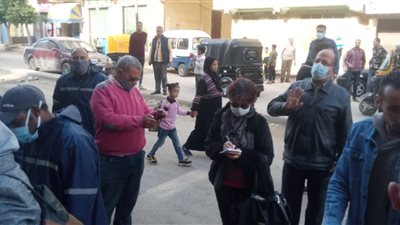 غلق 118 محلا مخالفا و36 مقهى خلال حملات رقابية بالإسكندرية