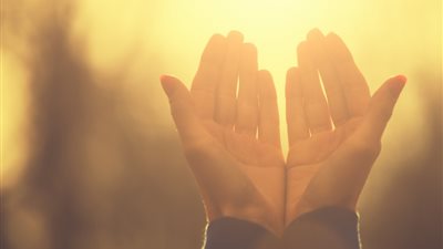 دعاء لأبي وأمي.. بالشفاء وطول العمر