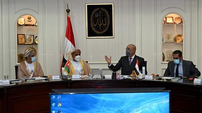 الجزار يستعرض مع نظيره العماني التجربة العمرانية في عهد السيسي 
