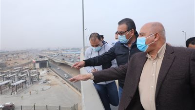 وزير النقل يناشد المواطنين بعدم إلقاء المخلفات على الطريق لمنع الحوادث