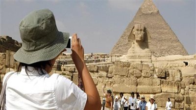 القبض على عامل يصور السائحين لزيادة المشاهدات على تطبيق تيك توك بالجيزة 