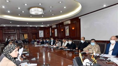 محافظ الأقصر: حصر شامل لمواقف سيارات السرفيس لتطويرها